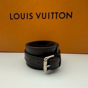LOUIS VUITTON
Glacé Monogram Wrap Bracelet Cafe Brown